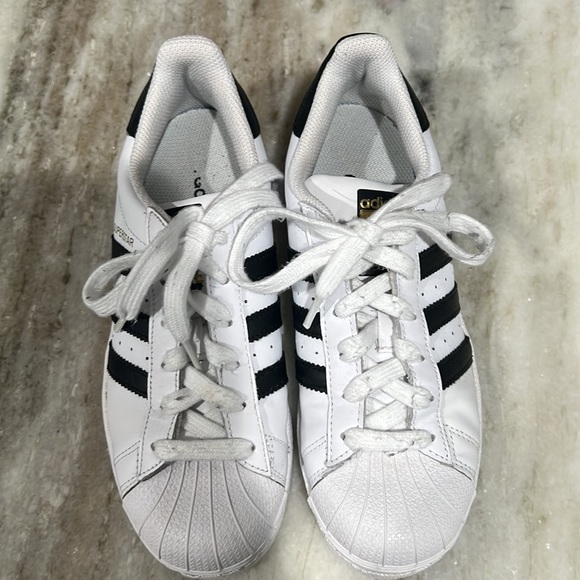 Adidas Superstars - Picture 2 of 4